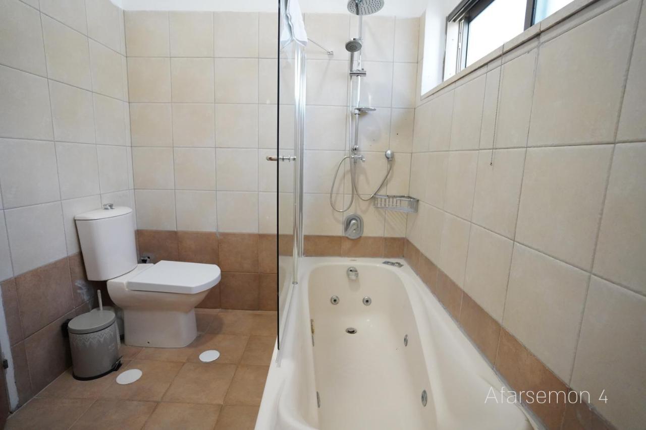 Yalarent Afarsemon Apartments With Pool - For Families & Couples Eilat Exterior foto