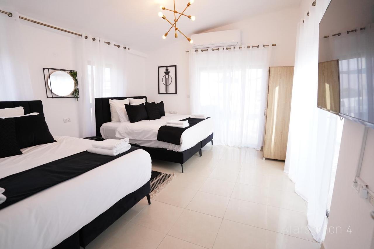 Yalarent Afarsemon Apartments With Pool - For Families & Couples Eilat Exterior foto
